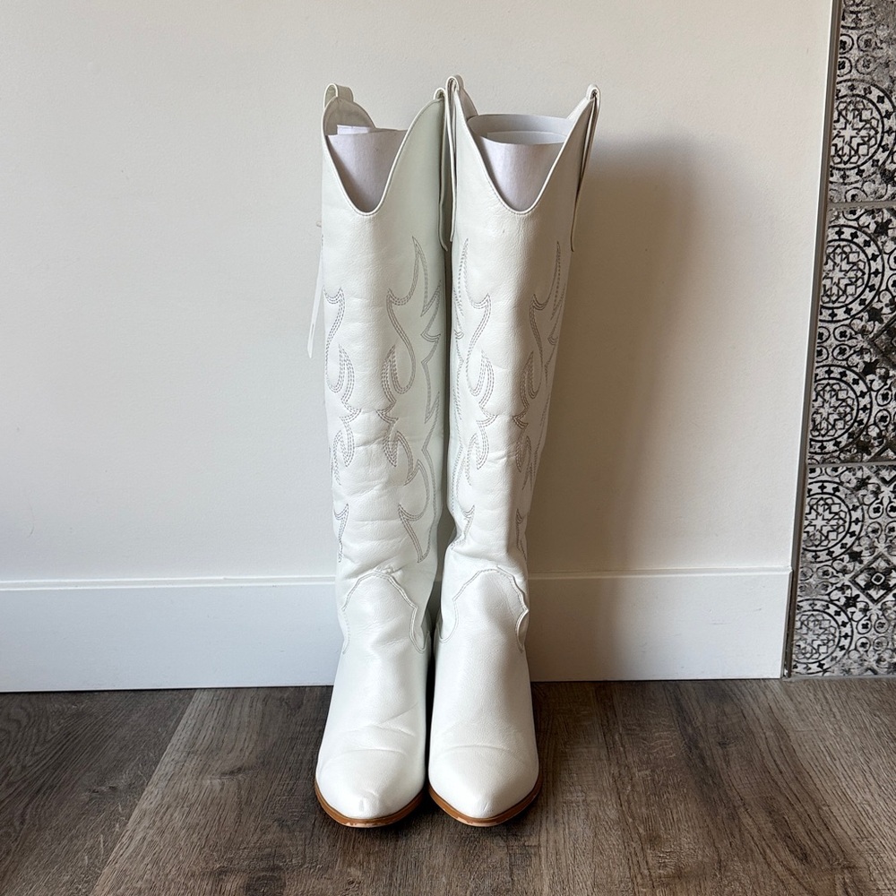 Chic White Cowboy Boots